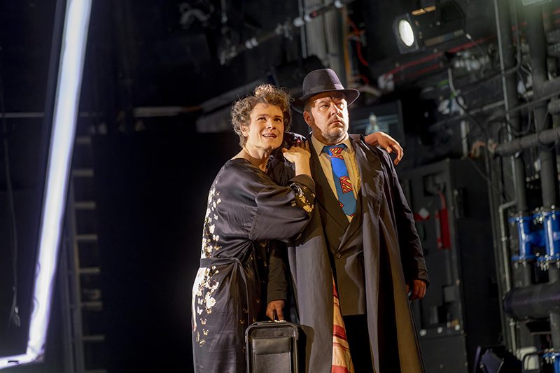 v.l.n.r.: Richard Glöckner (Dorian Gray) und Lukáš Šimonov (Alan Campbell).
Foto: Dirk Rückschloß/Pixore Photography