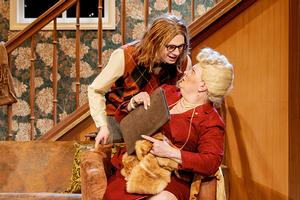 v.l.n.r.: Ferdinand Nowitzky (Giles Ralston) und Gisa Kümmerling (Mrs Boyle).<br />
Foto: Dirk Rückschloß/Pixore Photography